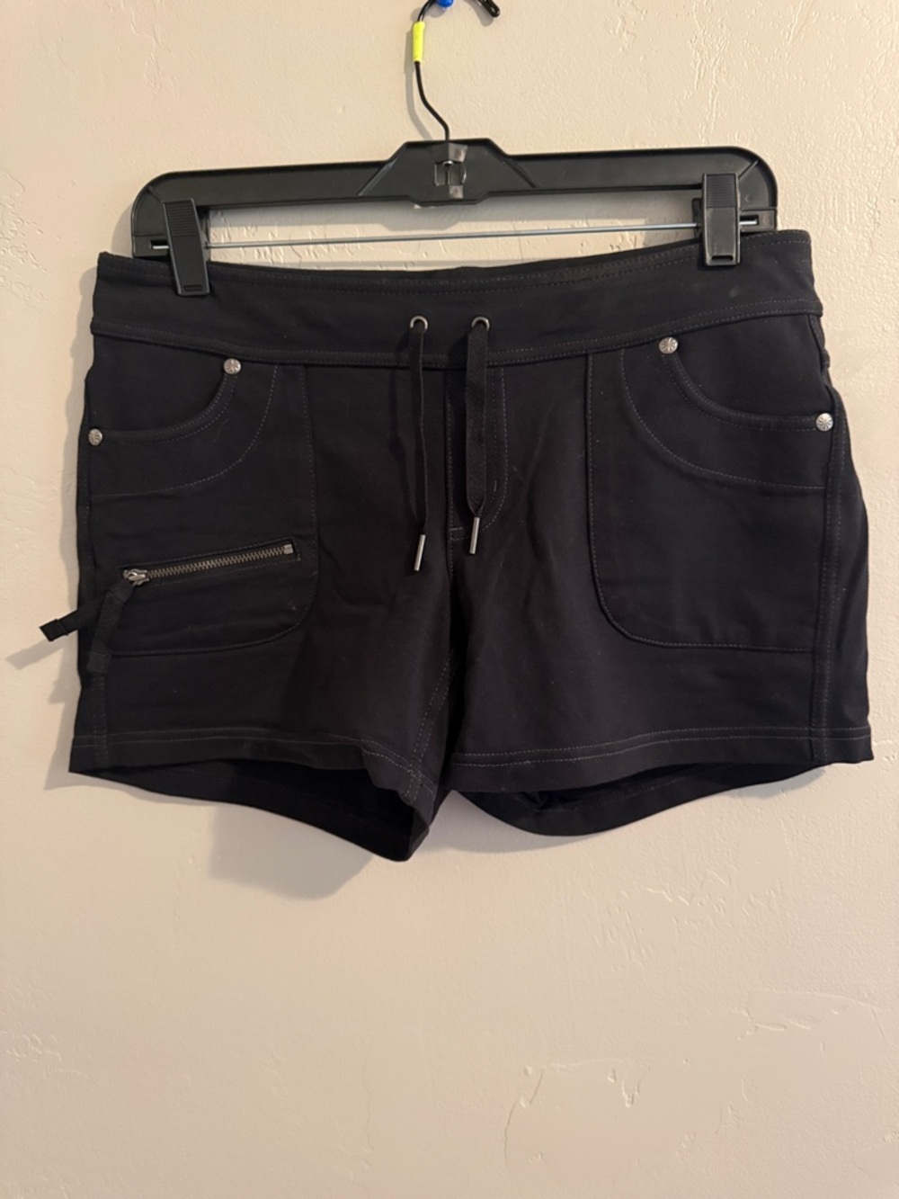 Athleta Black Drawstring Athletic Cargo Style Shorts with Pockets Small